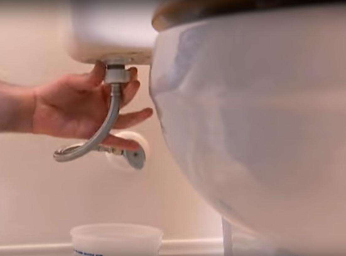 correct way to install toilet tank bolts